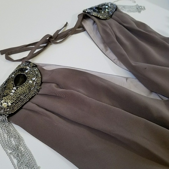 Embellished taupe dress with epaulettes - Picture 2 of 6